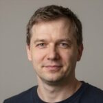 Улыбающийся клиент Алексей М., воспользовавшийся услугами онлайн-калькулятора выплат по микрозаймам от Vista-Calculator